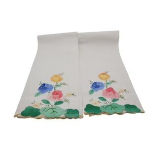 Vintage Embroidered Floral Hand Towels Set of 2 White Scalloped Edge Cottagecore